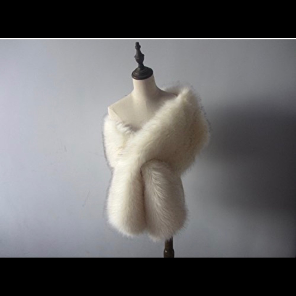 White with brown tipped fur shawl/wrap